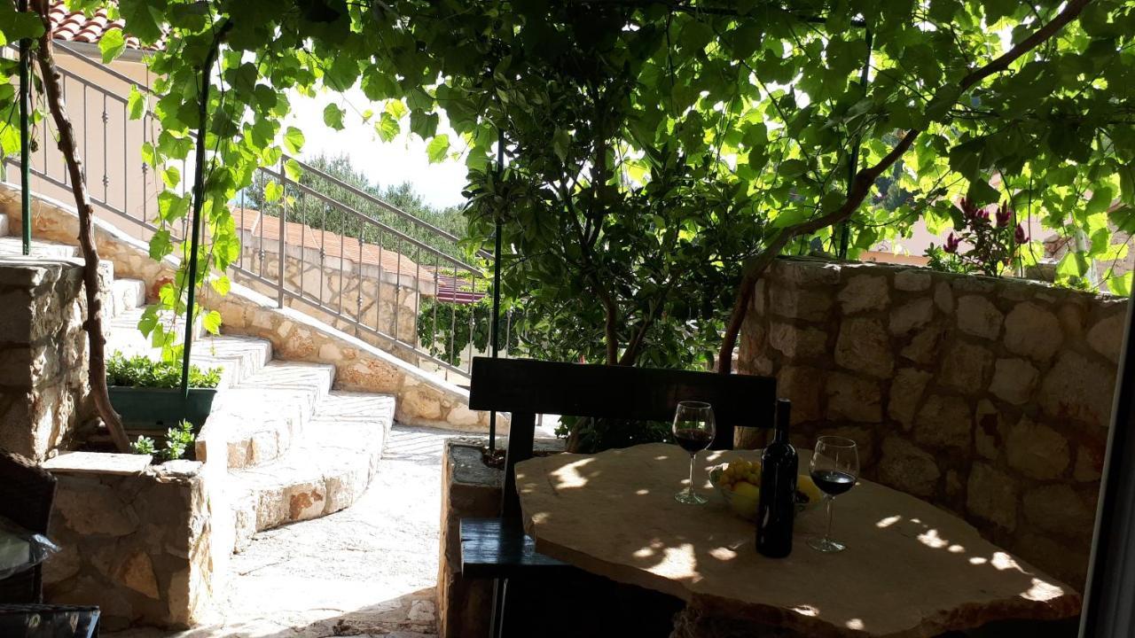 Apartments With A Parking Space Ivan Dolac, Hvar - 8753 Exterior photo